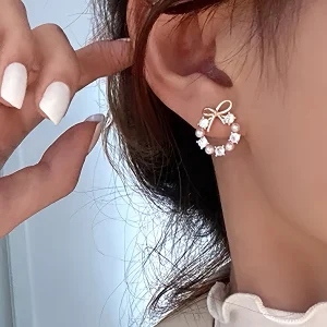 1 Pair of Christmas Pearl Earrings in Gold, Elegant and Cute Bow Earrings, Exquisite Design, Suitable As A Gift for Girlfriends